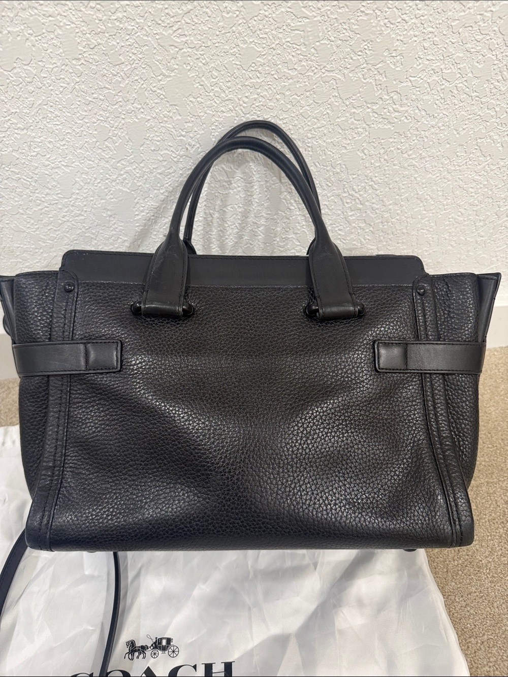 Coach Black on Black Leather handbag with detachable strap - Picture 5 of 10